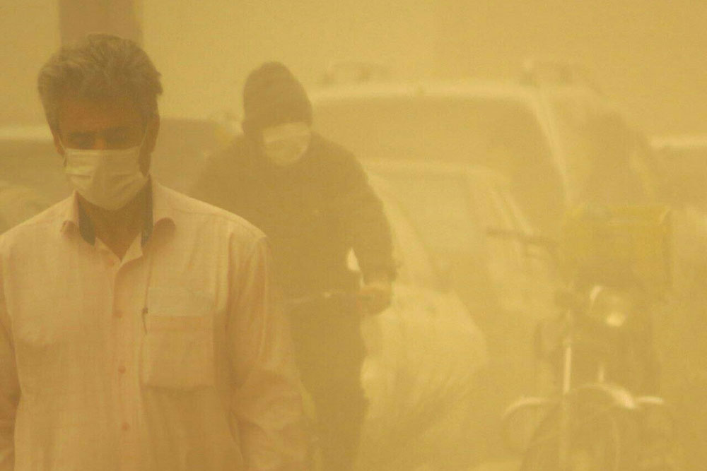 گرد و غبار ادارات کرمان را تعطیل کرد