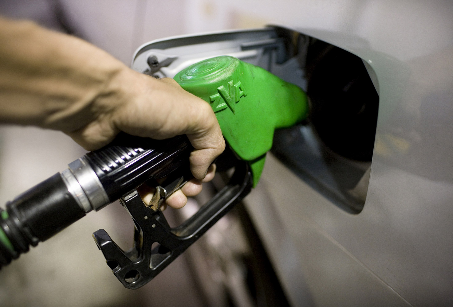 مجلس با بنزین ۲ نرخی مخالف است
