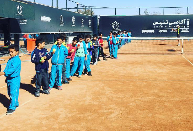 دانش آموزان سیرجانی با ورزش تنیس آشنا می شوند