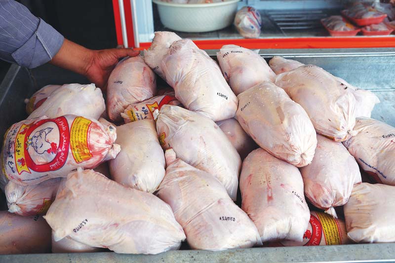 قیمت مرغ در کرمان؛ ۱۳۶۰۰ تومان/قیمتِ تکلیفی مشکلی را حل نمی کند