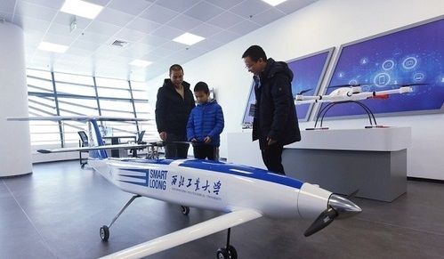 بازدید از پهپاد لجستیکی کوچک با قابلیت پرواز و فرود عمودی که توسط دانشگاه پلی تکنیک (ان پی یو) چین توسعه یافته است.