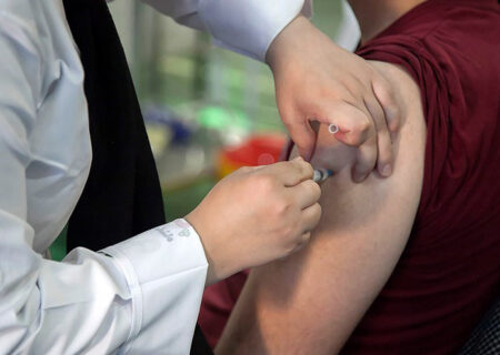 واکسیناسیون کرونای ۶۷ درصد مردم استان کرمان کامل شده است