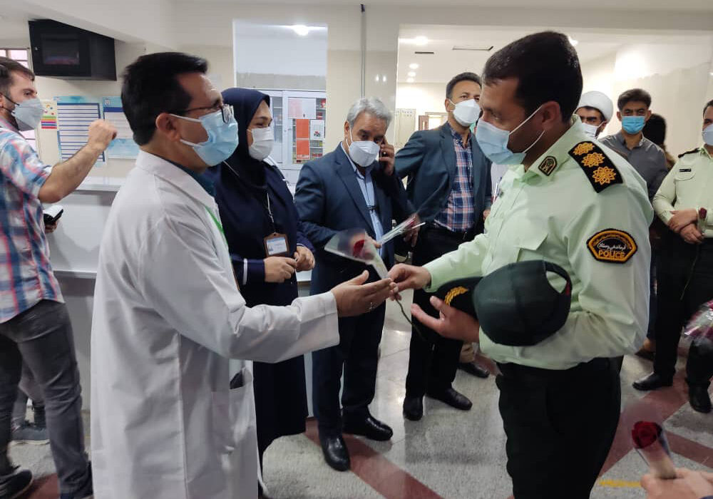 دیدار فرمانده انتظامی سیرجان با کادر درمان همراه با عیادت از بیماران