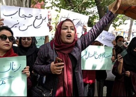 اعتراض زنان افغان علیه حکم جدید طالبان