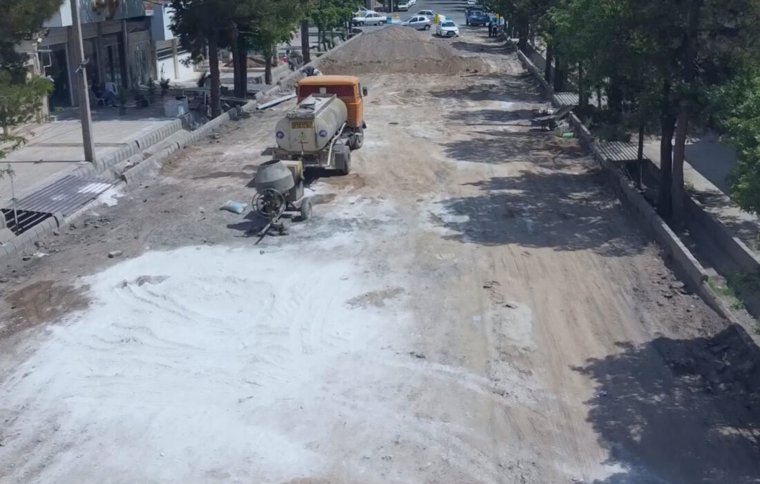 عملیات زیرسازی و آسفالت خیابان خواجو در حال انجام است